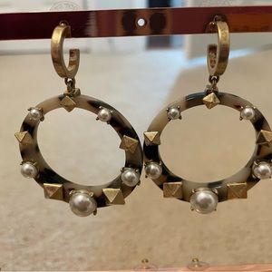 Stella & Dot Game changer  earrings ~ gold studs & pearls tortoise